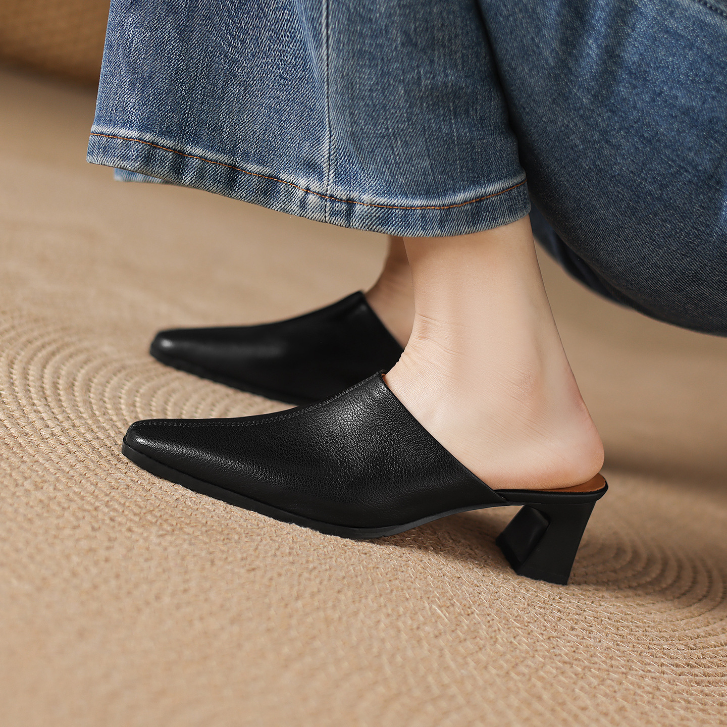 Giày sandal cao gót nữ hở mũi da bò gót thô 5 cm — đen