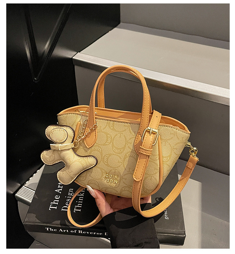 A high-end retro printed bucket bag for summer 2025, a trendy and versatile crossbody bag for women full figure