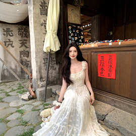 一颗甜桃yikett摩纳庄园夏掐腰吊带连衣裙女白色海边丁达尔裙