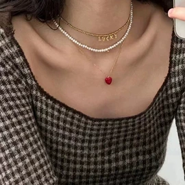 项链;耳环;耳钉