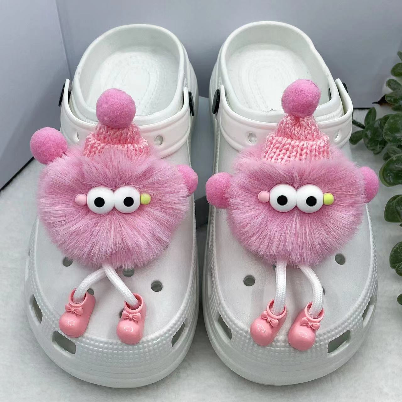 INS新款毛绒毛球运动鞋装饰扣洞洞鞋扣卡通毛绒配饰饰品配件批发