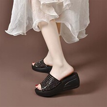 水钻软皮凉拖鞋女夏天外穿2025时尚休闲厚底坡跟银色一字拖女鞋子