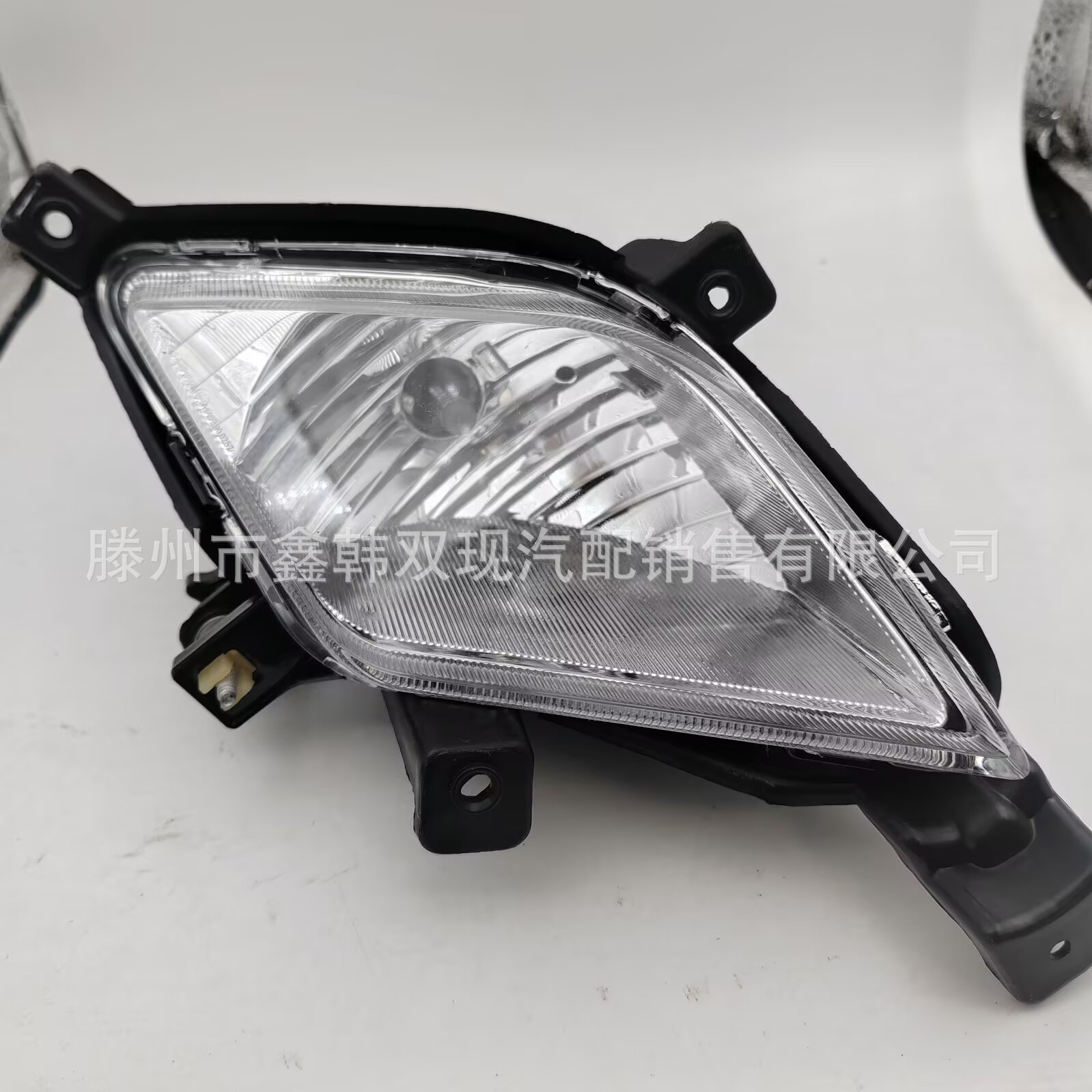 8320134001 8320234001 Suitable for 11-13 Models of Ssangyong Korando Front Bumper Lights, Front Fog Lights, Anti-Fog Lights