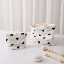 新款in’s清新甜美女生爱心化妆包便携护肤品收纳袋手拿包零钱包