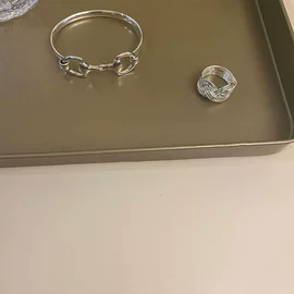 戒指;项链;耳钉