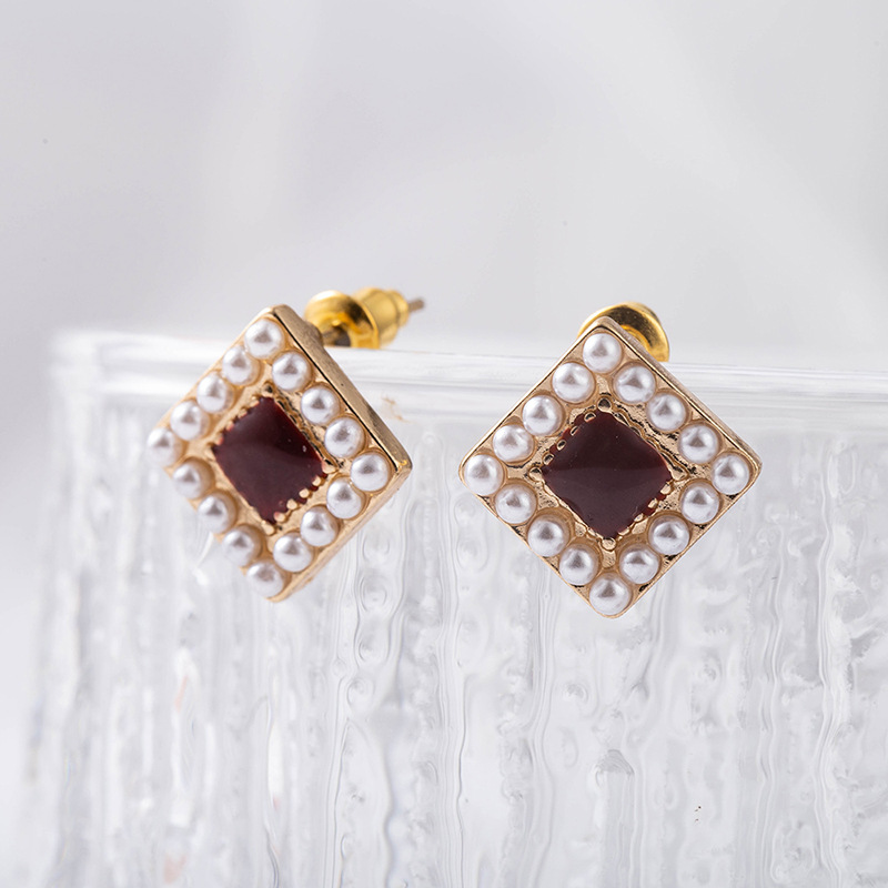 Fashionable Square Pearl Earrings display picture 3