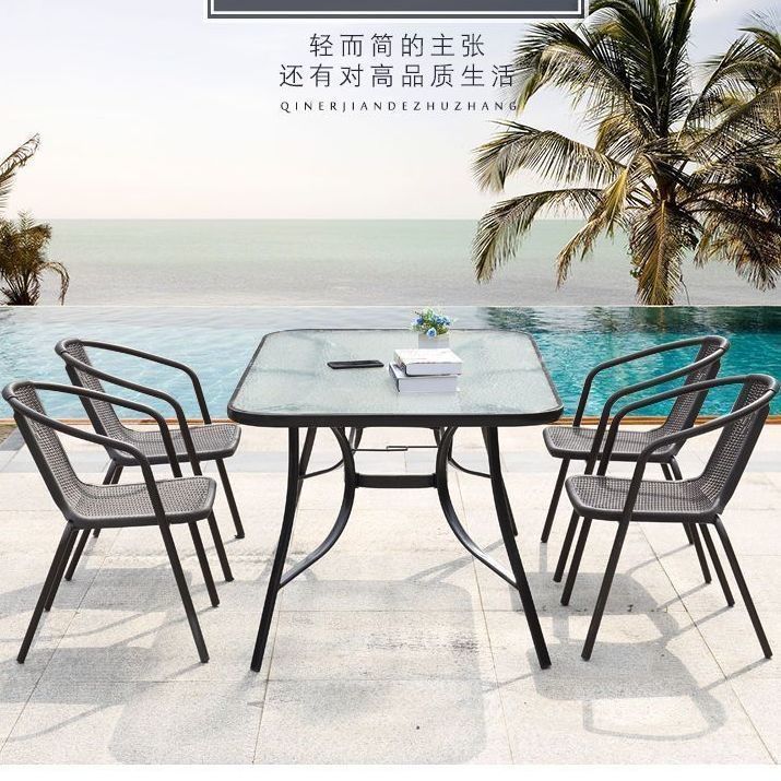 물무늬 유리 150개 + 인조 등나무 의자 4개