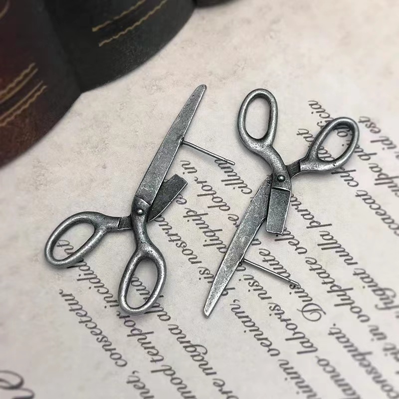 1 Pair Exaggerated Funny Scissors Plating Alloy Drop Earrings display picture 3