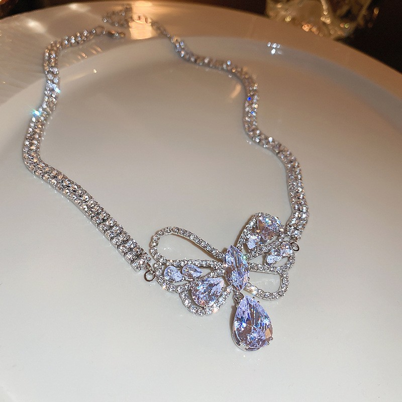 Collar de perlas de flores de diamantes franceses Moda, lujo ligero, cadena de clavícula, accesorios de joyería de alta gama de todo fósforo de nicho