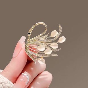 2024 New Swan Brooch Sense Niche Women's Silk Towel Buckle Alloy Corsage All-match Fragrant Style Rhinestone High-end Wholesale