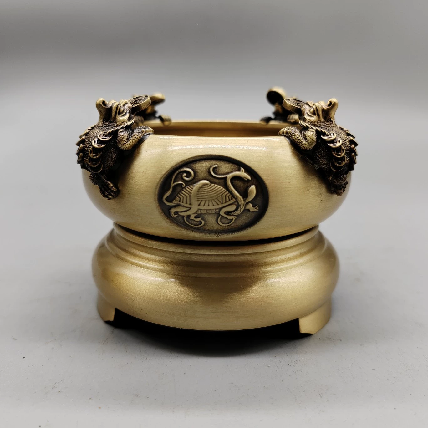 Antique copper creative ashtray