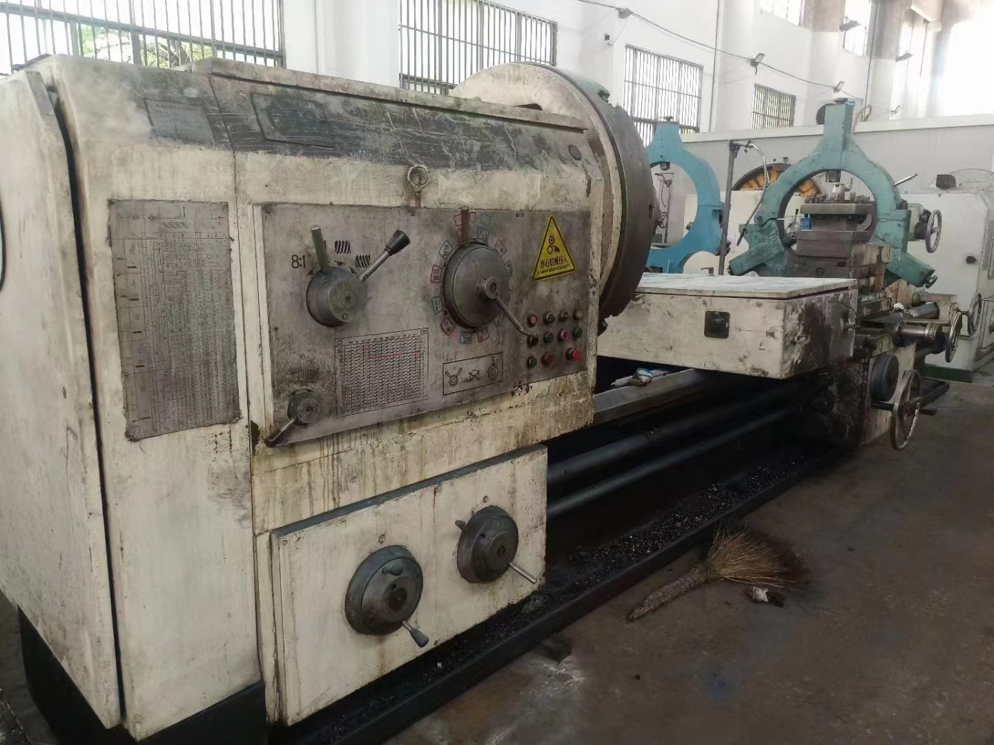 处理二手沈阳CW61125Bx3米卧式车床回转直径1250