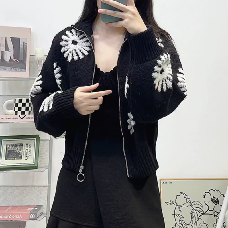 S Family Autumn and Winter French Women's Daisy Jacquard Zipper High Collar Black Knitted Cardigan Half High Collar Long Sleeve Women's Coat