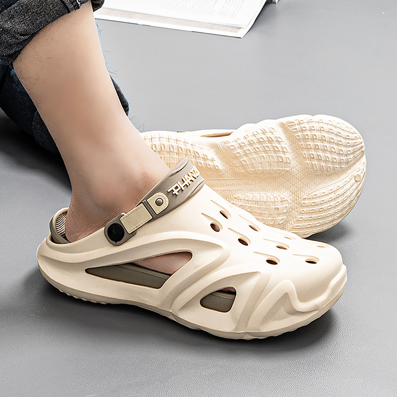 Zapatos de moda coreana para hombres, zapatos de playa de moda de verano, zapatillas frías con una base gruesa resistente al desgaste.