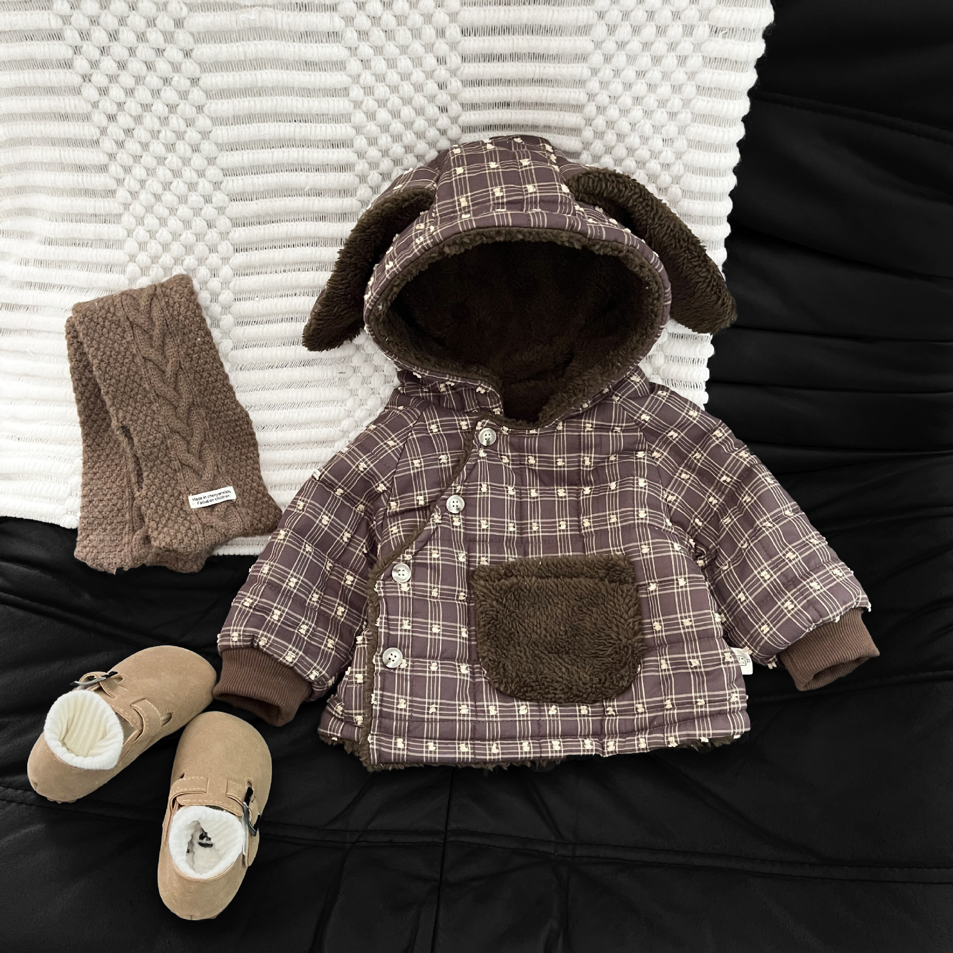 Ropa de algodón retro de invierno para bebés, niñas y niñas, chaqueta de algodón a rejilla gruesa, chaqueta de algodón para bebés coreanos, chaqueta de terciopelo encantadora
