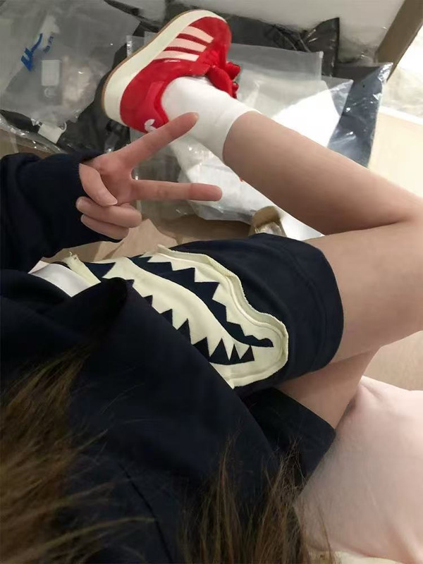 American Retro Patchwork Shark Mouth Sports Shorts for Men, Summer Navy Tie-Dye Knee-Length Shorts with Unique Design