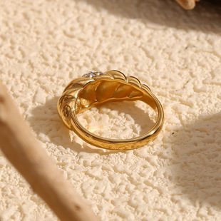 European and American Fashion Elegant Niche Design Personalized Hand Jewelry Stainless Steel Plated 18K Gold Middle Diamond Bread Ring