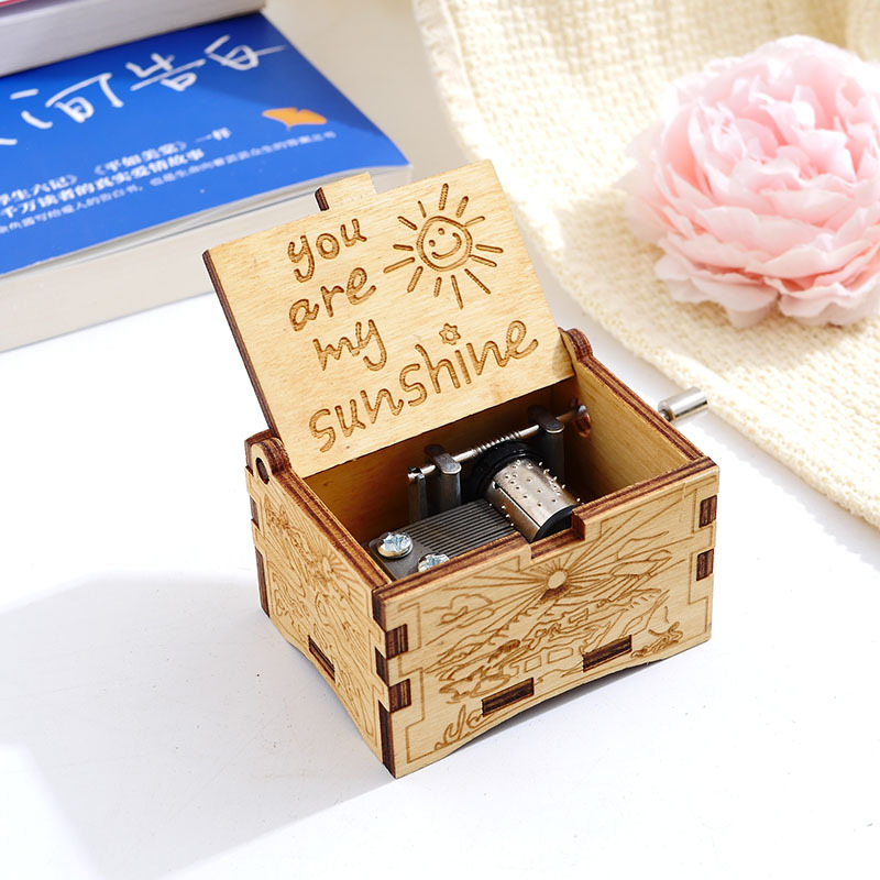 Caja de música de madera Caja de música de manivela tallada vintage Caja de música de madera Impresión en color UV transfronteriza Eres mi sol