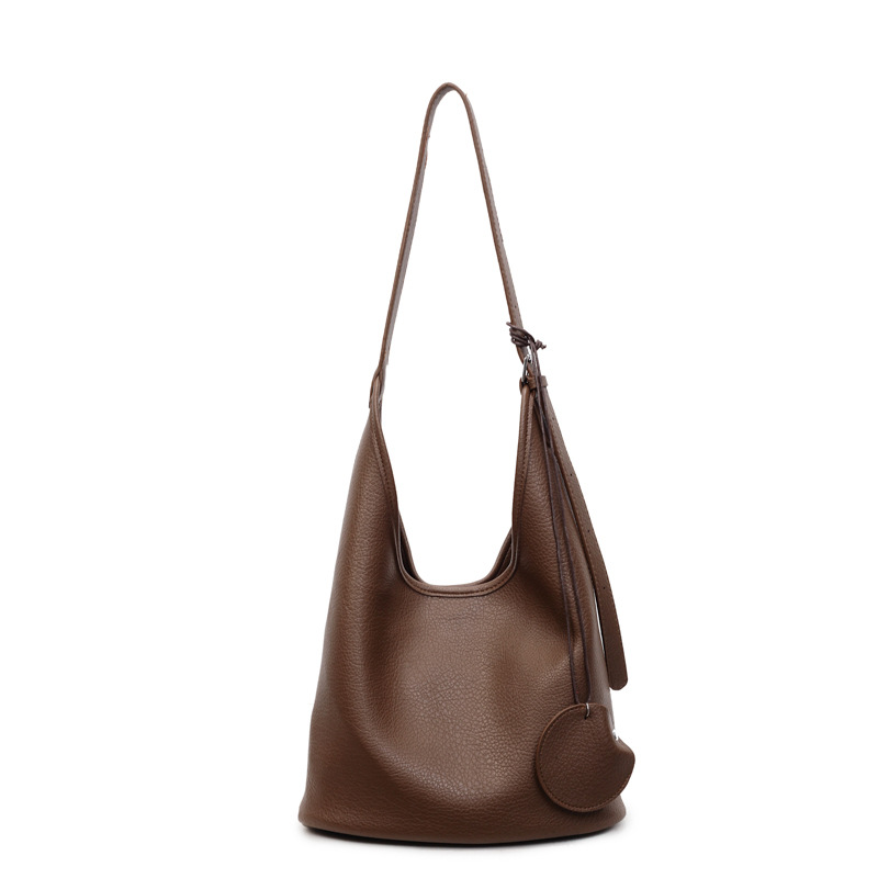 Bolso retro transfronterizo de alta calidad bolso de cubo de agua mujer otoño y invierno 2025 nuevo tipo de bolso de brazo de viaje bolso de hombro universal