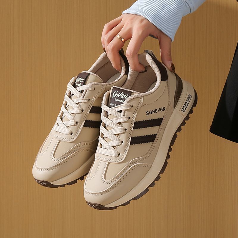 Zapatos deportivos de mujer 2025 nueva primavera ligera con suela suave no cansada zapatos Gump con suela gruesa zapatos de viaje universal