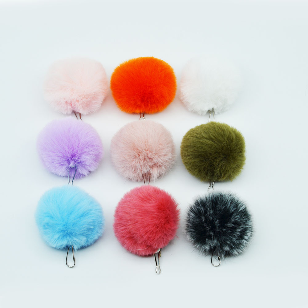 便宜低价5cm毛球朱胆扣设计人造挂件配饰钥匙扣拉锁头挂饰韩版风