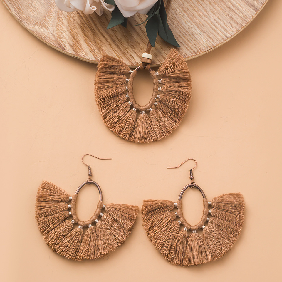 Nihaojewelry Tassel Oval Fan-shaped Long Necklace Earrings Set Wholesale Jewelry display picture 13
