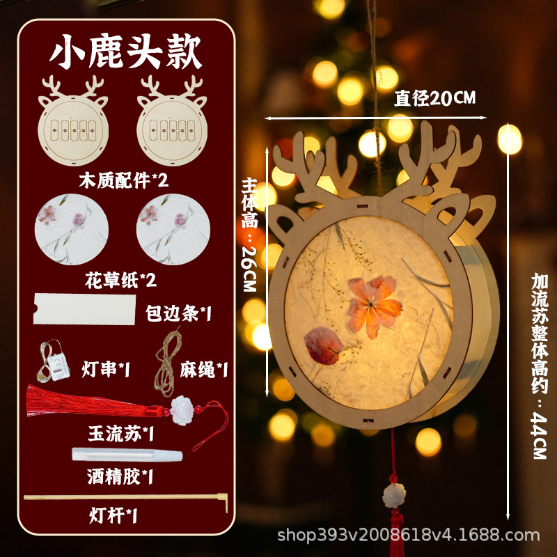 사슴은 꽃과 식물을 가지고 있습니다