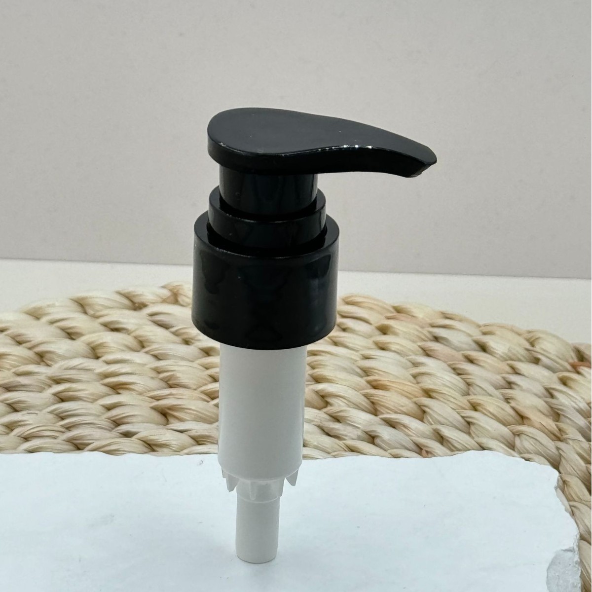 批发塑料二代扁嘴乳液泵头 化妆品压泵 24牙28牙内置泵头质量好