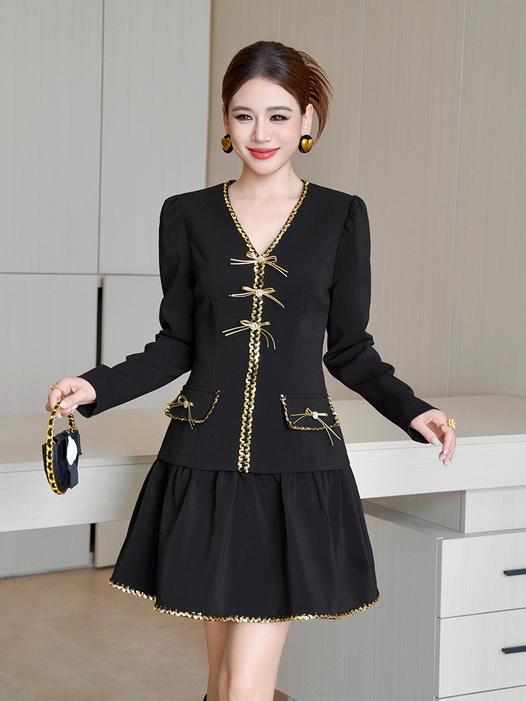 Váy chữ A cổ V thắt nơ eo phong cách Chanel thanh lịch — màu đen