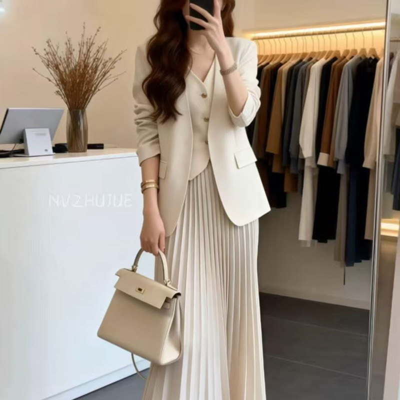 Women's blazer 2026 spring Korean version slim-fit design, popular this year, beige other colors Women's blazer 2026 spring Korean version slim-fit design, popular this year, beige other colors