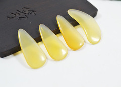 A large number of manufacturers wholesale guzheng fingerpads, cow horn half-moon waterdrop-shaped pointing devices for adult and children's guzheng art nails.