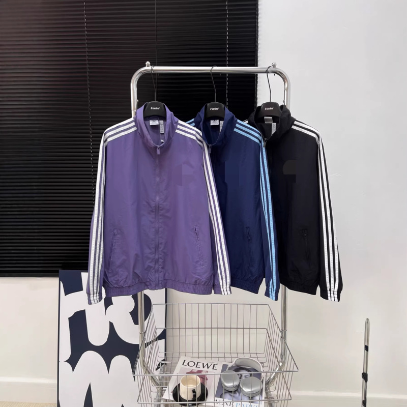 Ad Adidas Three-Stripe Unisex Couple's Stand-Collar Embroidered Logo Woven Jacket and Pants Set Ad Adidas Three-Stripe Unisex Couple's Stand-Collar Embroidered Logo Woven Jacket and Pants Set