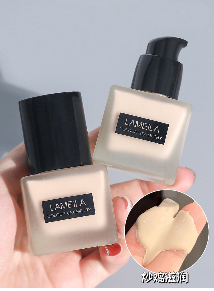 The small square bottle foundation liquid is long-lasting and does not smudge. It naturally controls oil and dries the skin. The cushion base cream is clear, concealing and isolating. BB cream full figure