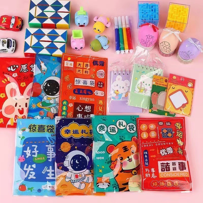 El Festival de Primavera ya está abierta: varitas mágicas brillantes, bolas de burbujas mágicas con cielo estrellado, linternas de mano de Año Nuevo, suministros para puestos callejeros de Año Nuevo.