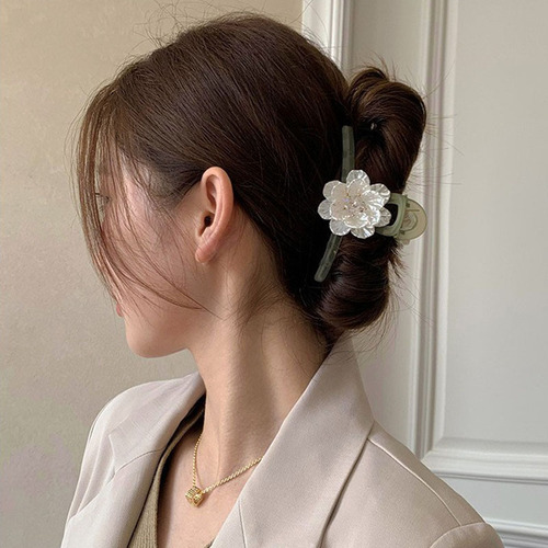 French Elegant Light Green Clip Women's New Acrylic Super Fairy Camellia Shark Clip Back of the Head Clip Headgear