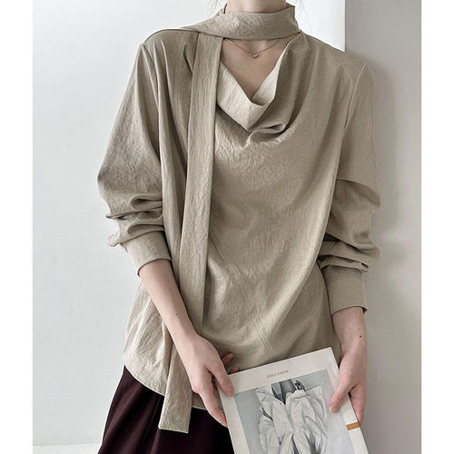 A design-oriented, V-neck, fringe-sleeve, long-sleeve women's autumn Korean-style loose and versatile blouses, fashionable top.