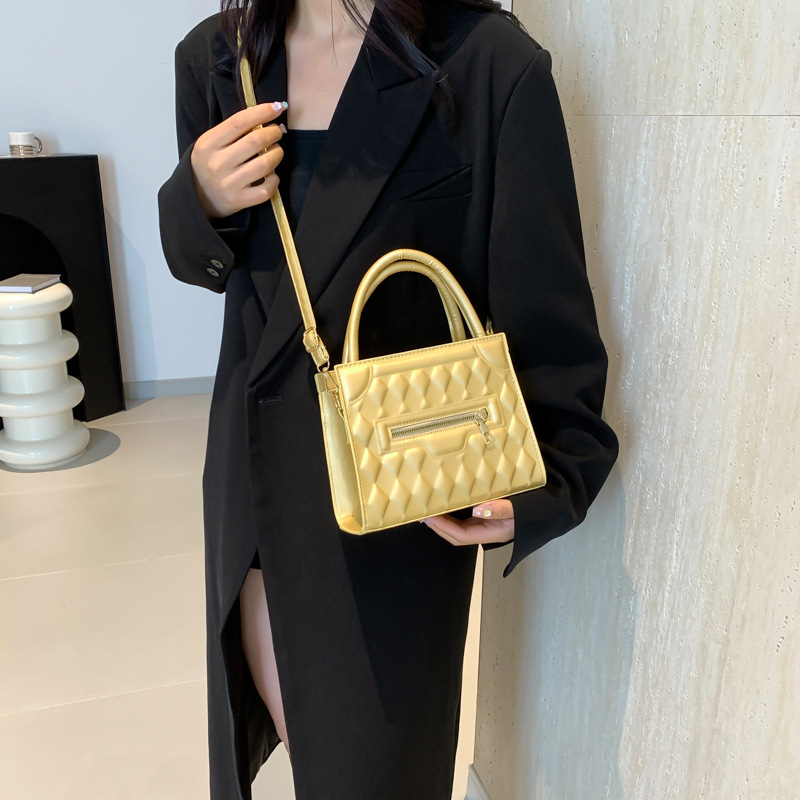 Simplified diamond grid embossed women's handbag 2024 new solid color Korean version stylish single shoulder crossbody_voghion.com