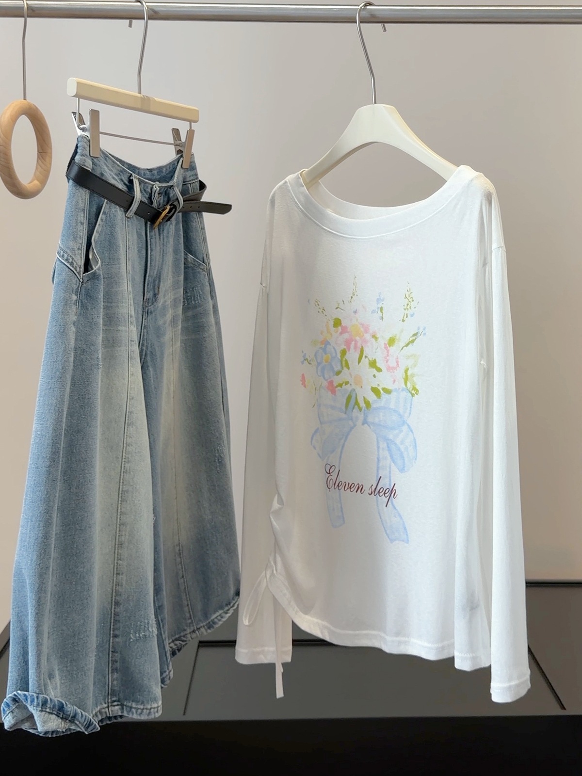 Women's White Off-Shoulder Long Sleeve Sun Protection T-Shirt Summer Loose Fit Drawstring Floral Print Cover-Up Top_ecoleips.com