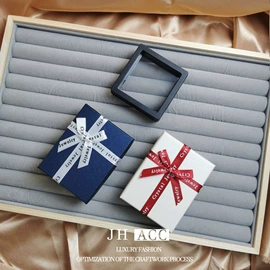 耳钉;耳环;项链