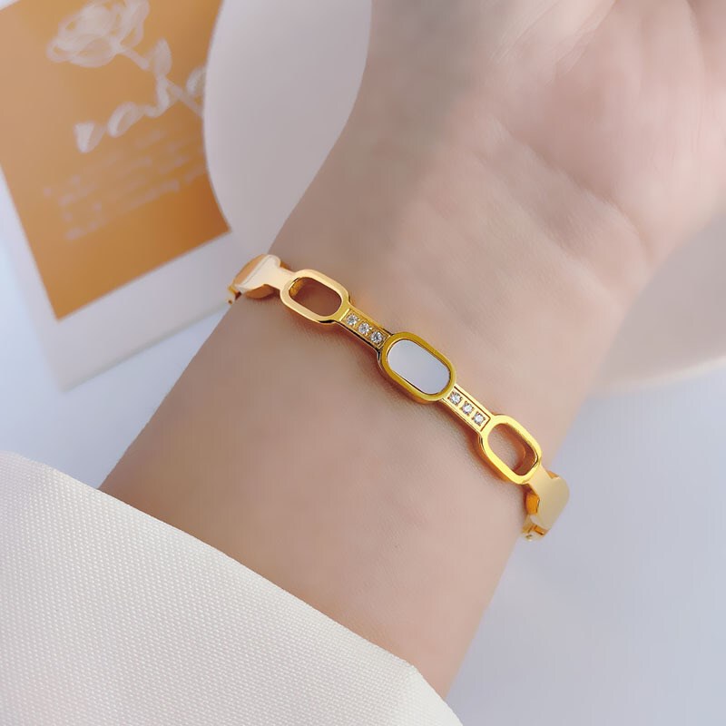 Hollow Shell Titanium Steel Bracelet Women's ins Niche Design Advanced Sense Light Luxury Classic Jewelry 2022 New Fashion