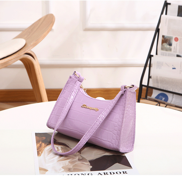Women's Gender Women's Medium Pu Leather Solid Color Crocodile Classic Style Streetwear Zipper Underarm Bag
