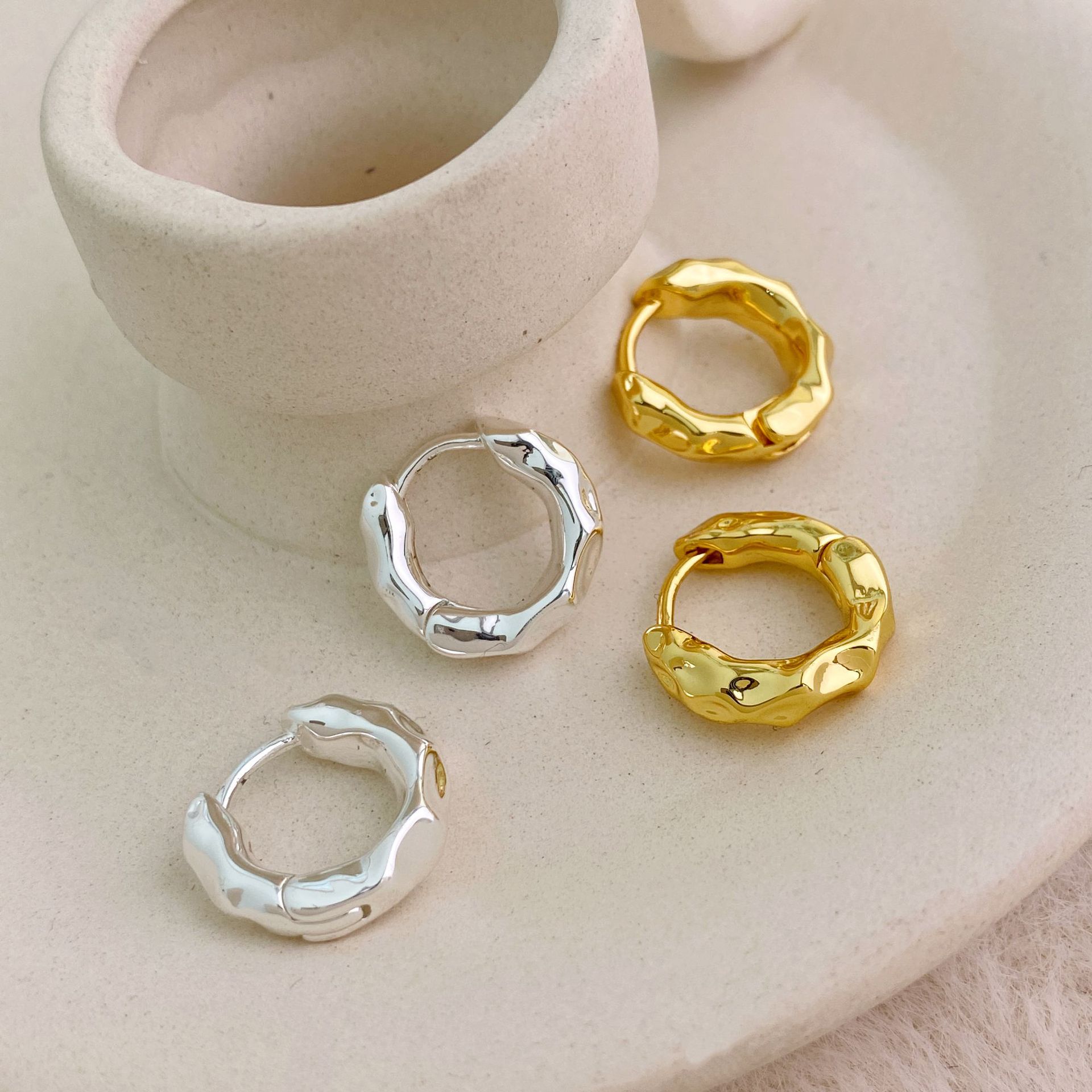 Copper Plated Real Gold European and American Light Luxury Design Sense Simple Pleated Texture Ear Buckle Metal Circle Cold Wind Ear Ring Earrings