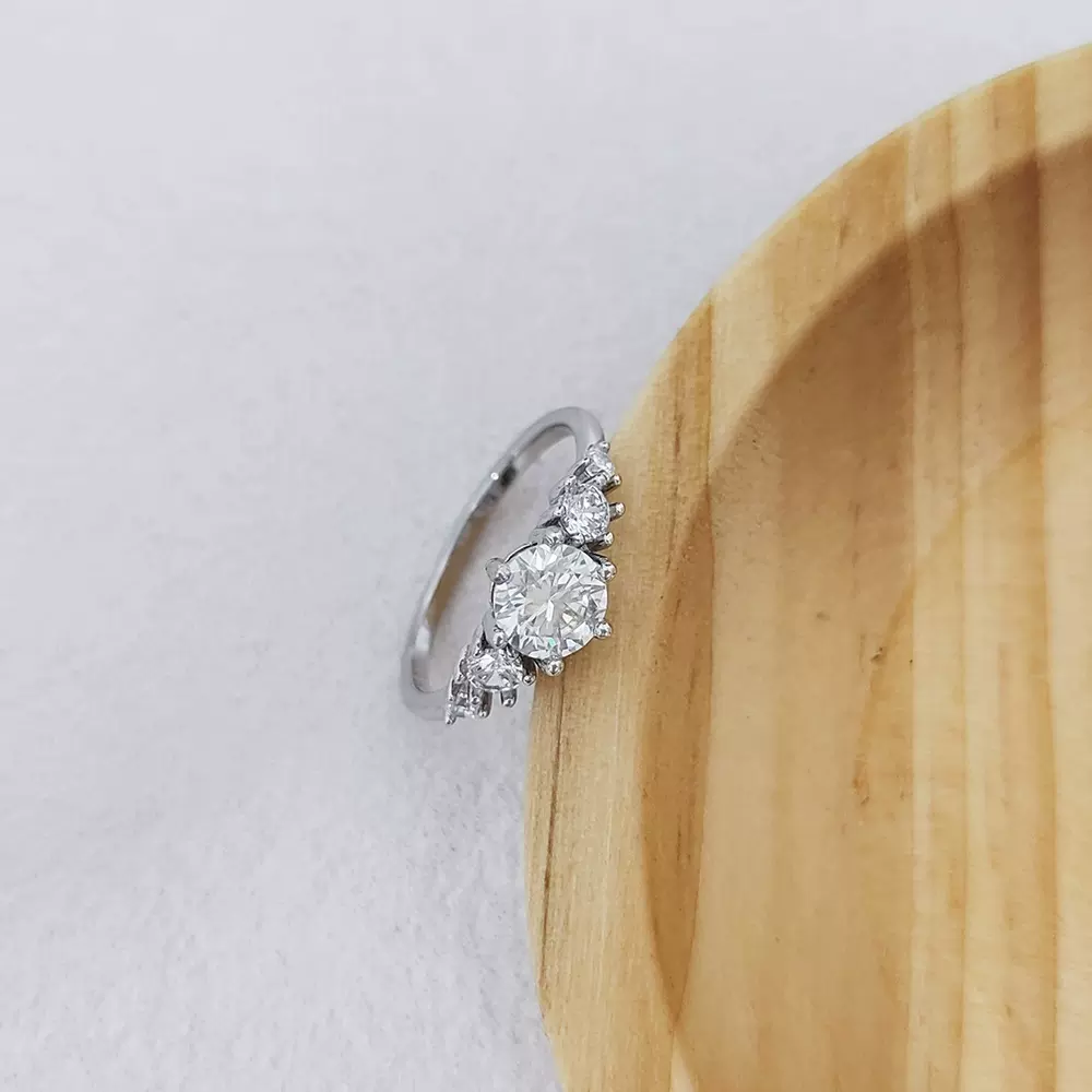 1克拉经典六爪戒指S925戒指女银戒指经典六爪戒子时尚经典莫桑石