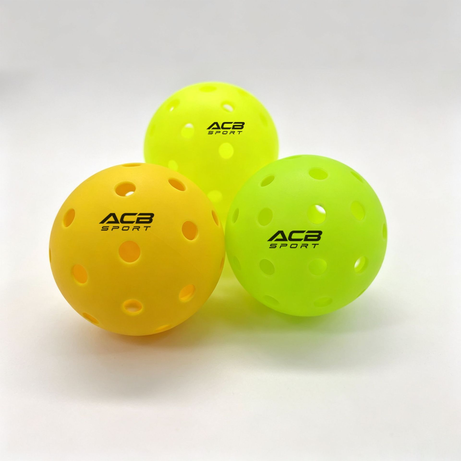 Custom-made pickleball injection-molded balls, PE super-hard, with holes, wholesale pickleballs with 26 holes, available for mixed batch purchases