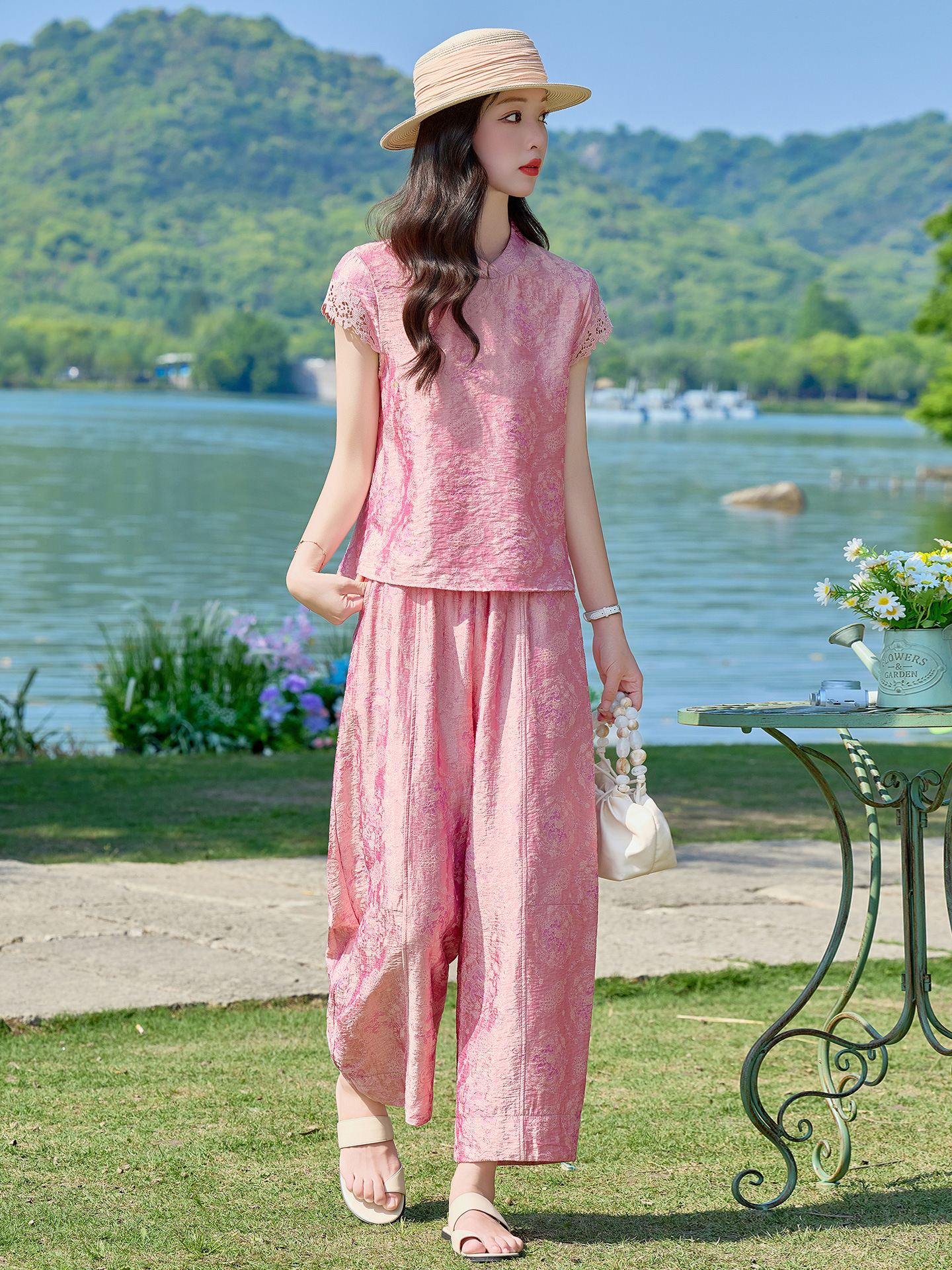 Bộ đầm maxi thắt eo họa tiết hoa nổi cổ điển phong cách Tân Trung Hoa — Hồng