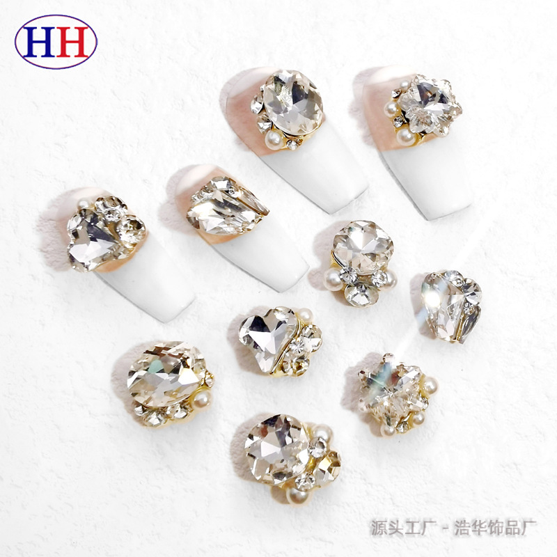 2024 nuevo Mocha pila diamante tridimensional joyería de uñas mezclado lote aleación rhinestone hacha amor rhinestone fábrica al por mayor