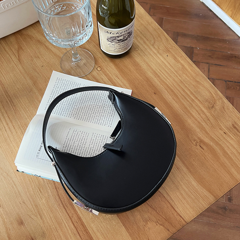 Design portátil coreano novo crescente picante menina axila fivela de metal pequena bolsa redonda para mulheres_voghion.com