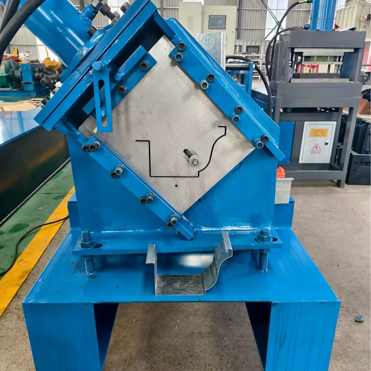 M型水槽成型机厂家定制 大水槽全自动成型设备光伏发电新能源水槽