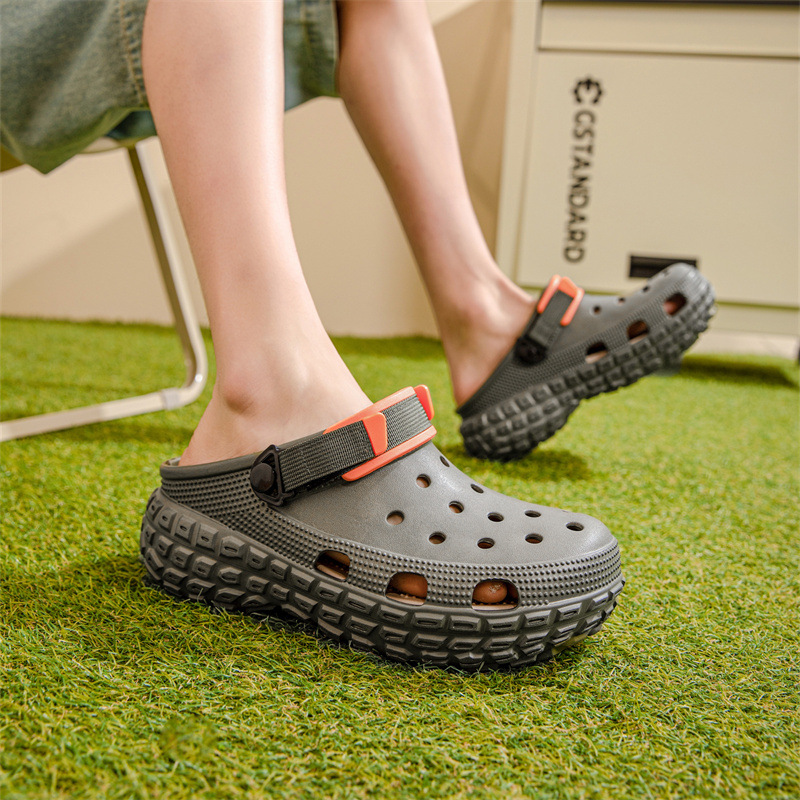 2025 nuevos zapatos con agujeros de neumáticos de suela súper gruesa para mujer, deportes de altura, uso externo, resistente al desgaste, pisando la mierda, sandalias Baotou al aire libre