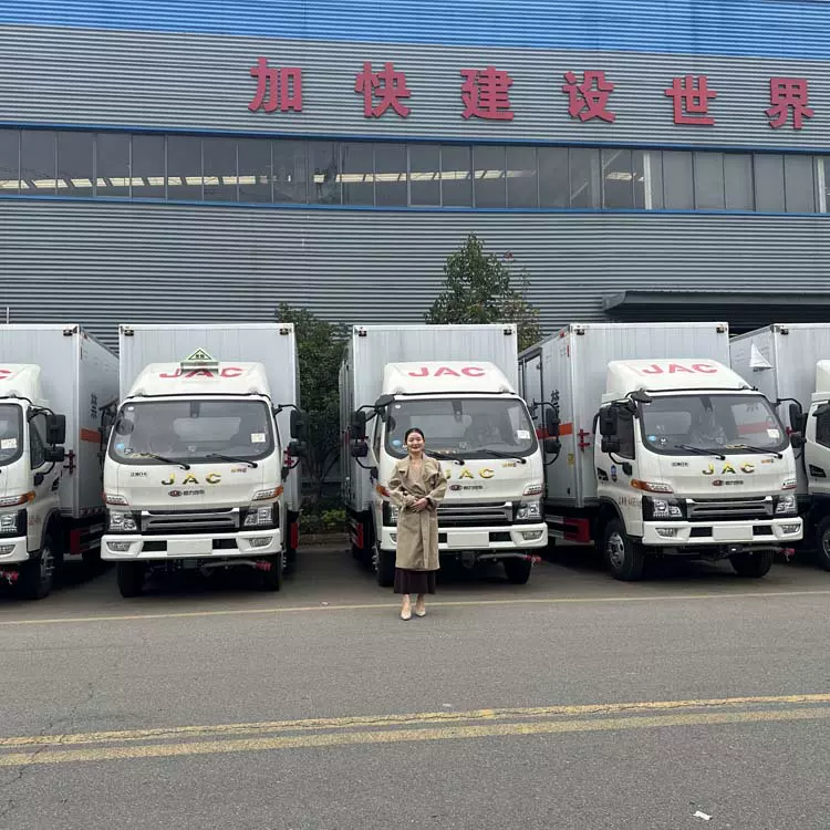 东风多利卡冷藏车肉钩冷藏车海鲜冷藏保温车多少钱